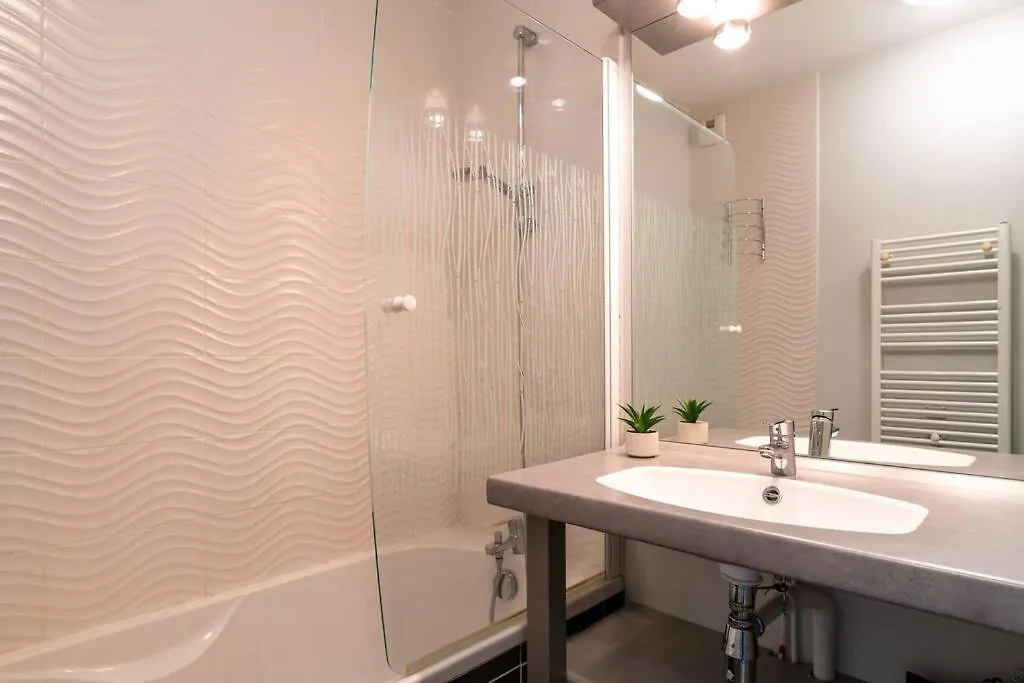Les Thermes 404 - Appt Proche Plage Avec Piscine Partagee Concarneau 0*,  Γαλλία